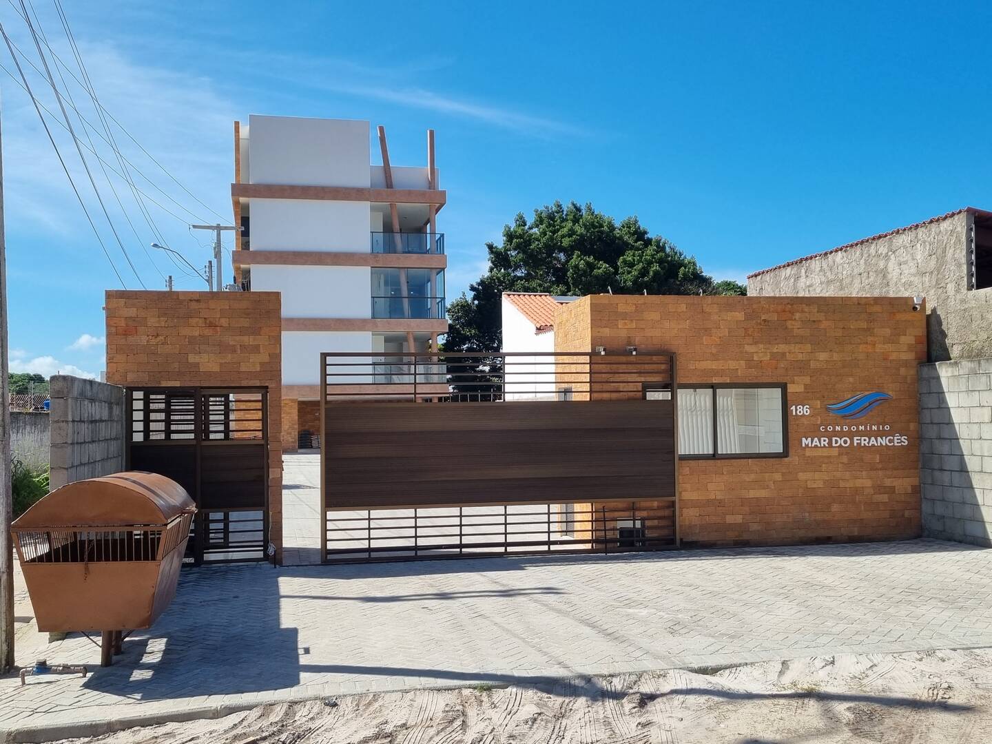 Apartamento com 2 dormitórios na Praia do Francês