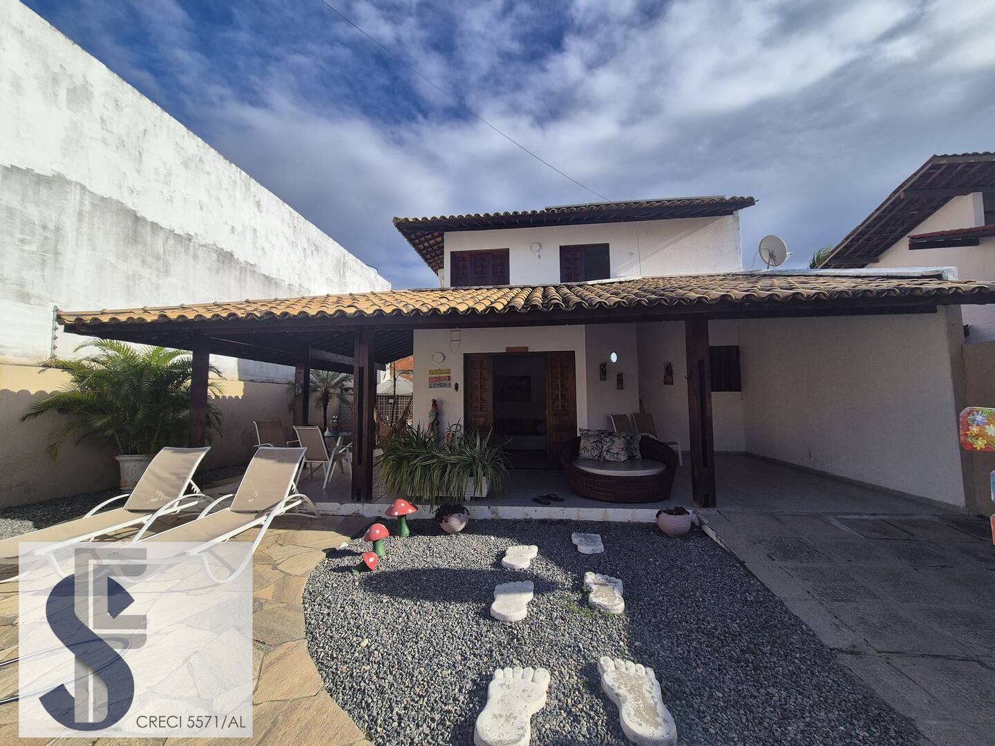 Casa à venda com 3 quartos, 180m² - Foto 1